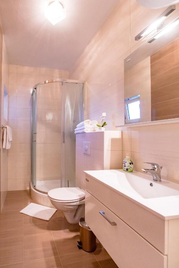 Ivan I Ruza Apartment Lopar